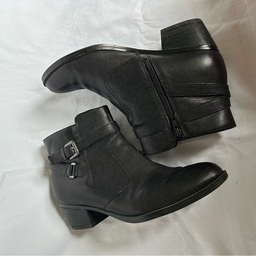 Naturalizer black leather low heel booties. Size 9.5WW.
